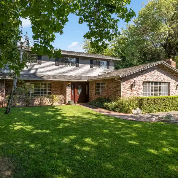 COUNTRY LIVING WITH CONVENIENT ACCESS TO TOWN