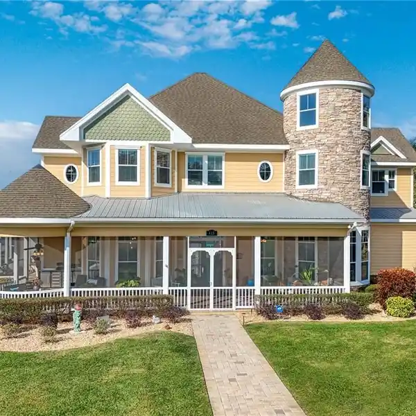 EXCLUSIVE LAKESIDE ESTATE ON THE HARRIS CHAIN OF LAKES