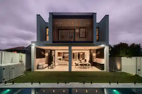 Seamless Indoor-Outdoor Living Near Long Reef