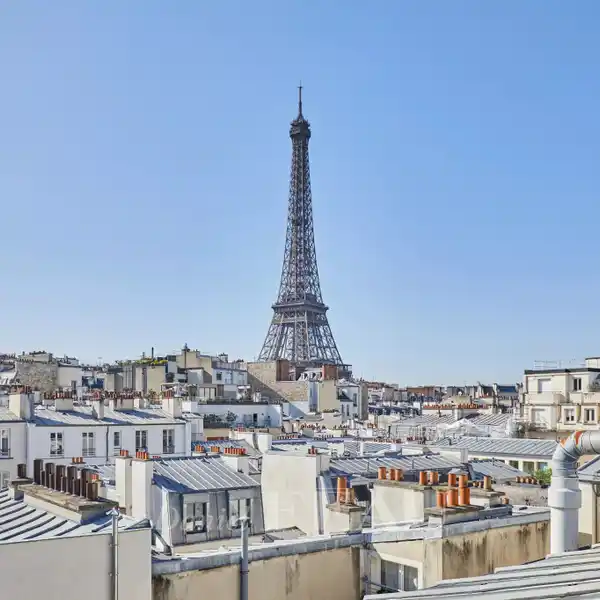 SPLIT-LEVEL WITH ICONIC EIFFEL VIEWS
