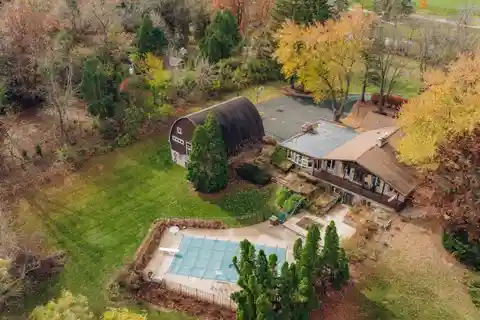 Stunning Compound with Barn and Pool