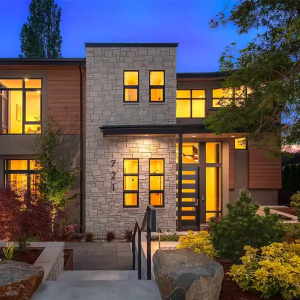 UNPARALLELED LUXURY DOWNTOWN LIVING