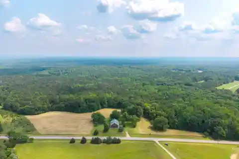 Idyllic Lodge with over 82 Acres