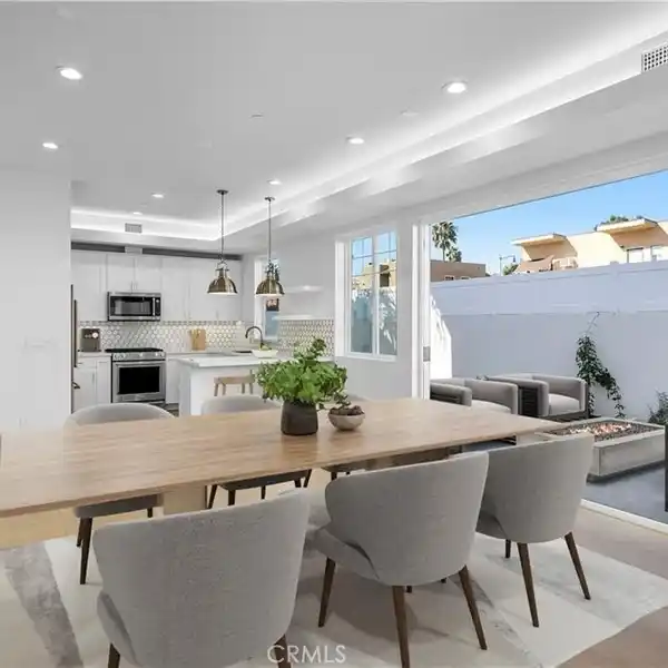 EXQUISITE TOWNHOME WITH DESIGNER FINISHES AND PRIVATE YARD