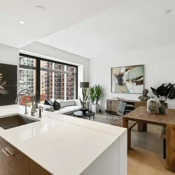 SPACIOUS DOUBLE CORNER UNIT