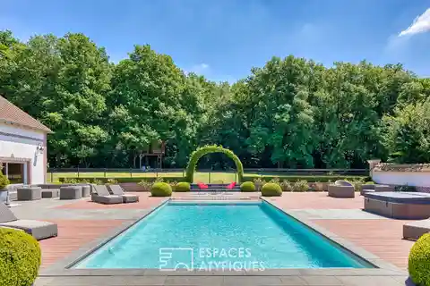 Sumptuous 18th-Century Manor House