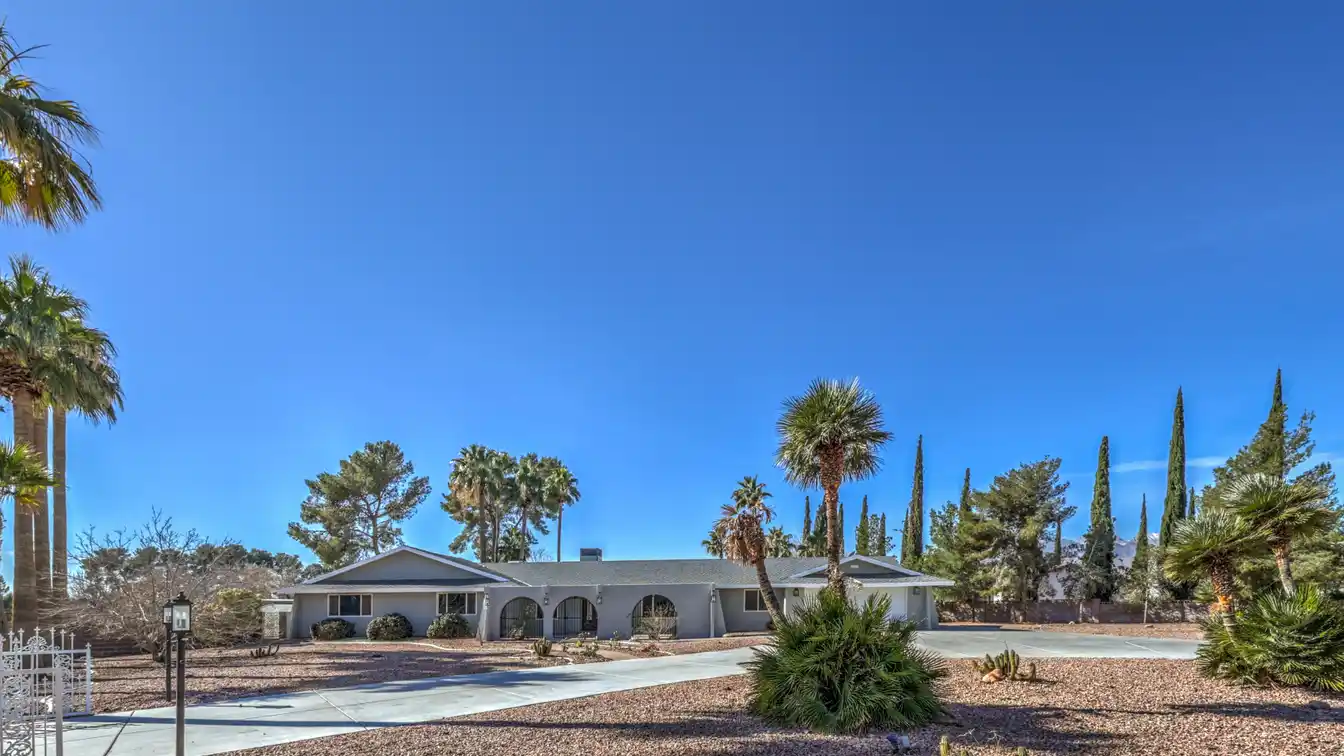 Beautiful Renovated Hidden Gem