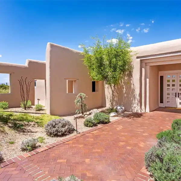 STRIKING ESTATE ON 13.5 ACRES