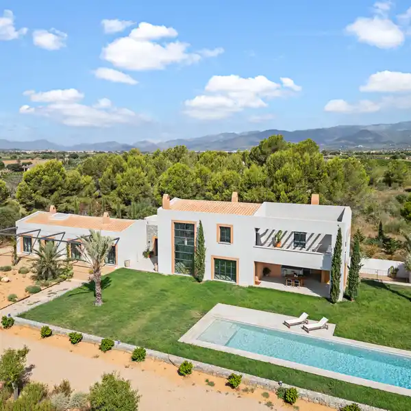 MODERN AND COMFORTABLE LUXURY COUNTRY HOUSE IN SANTA MARíA DEL CAMí