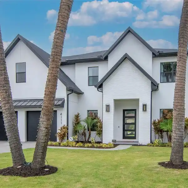 LUXURY LIVING IN THE HEART OF SWANN ESTATES
