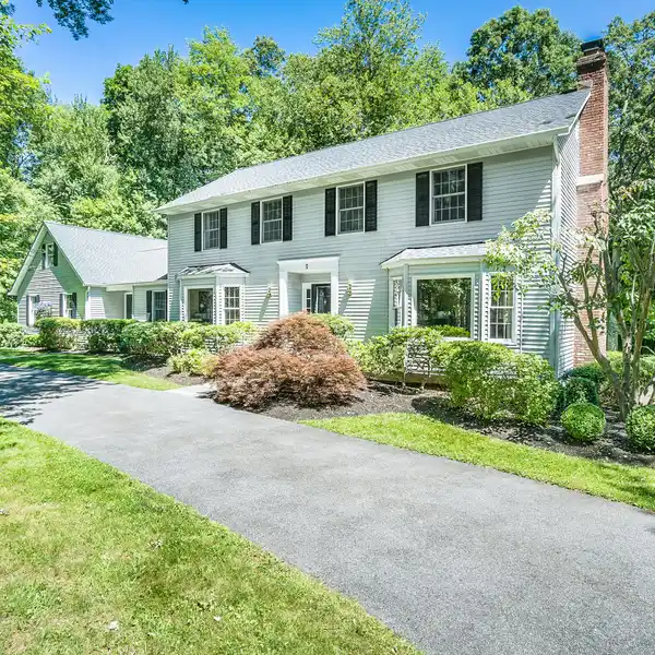 ELEGANT COLONIAL ON TWO PICTURESQUE ACRES
