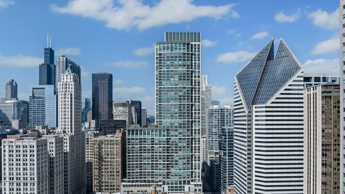 Sweeping High-floor Views from the Heritage