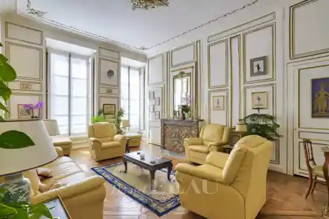 Elegant Apartment in a Fine 18th Century Building