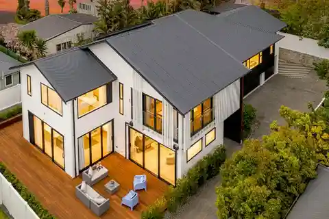 Nearly New Contemporary Residence