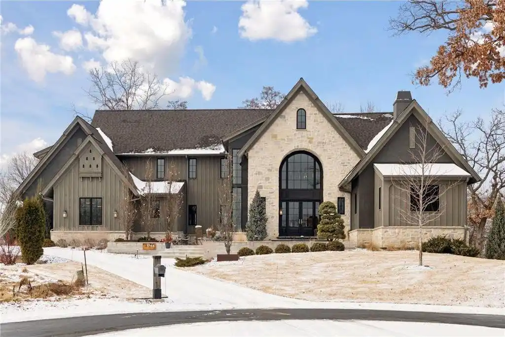 Exquisite Custom Home in Parkwood Knolls