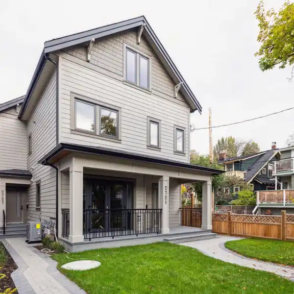 HALF DUPLEX IN THE HEART OF KITSILANO