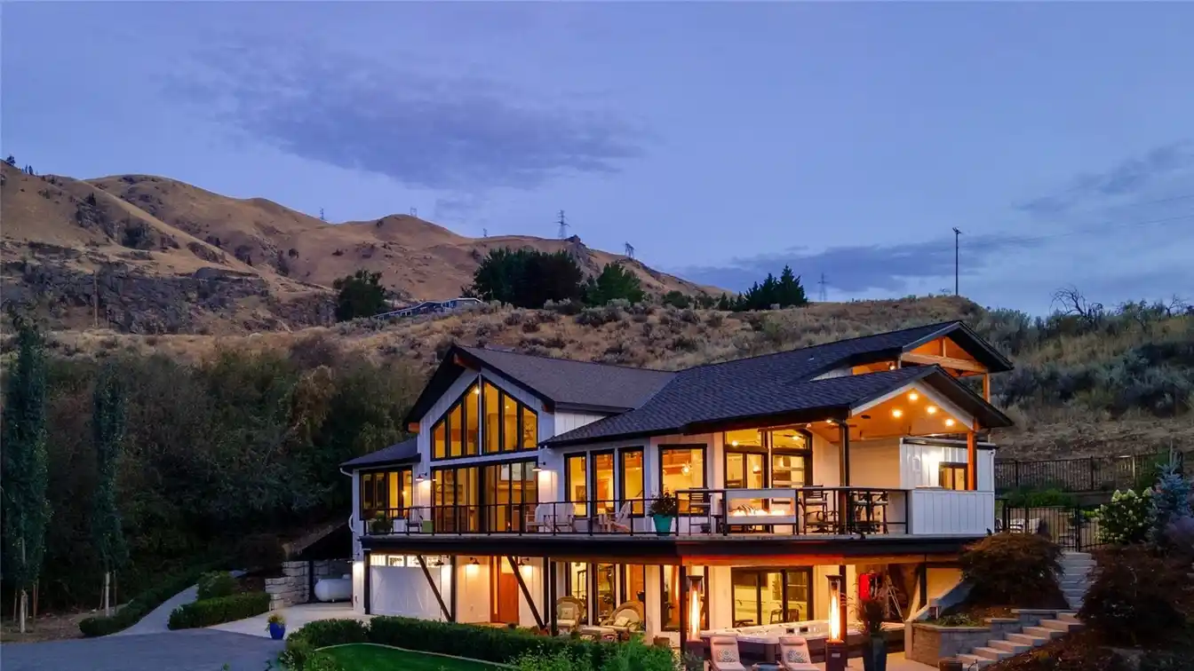 Immaculate Custom Waterfront Estate on the Columbia River