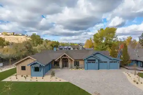 High-End Home in an Exclusive Gated Community