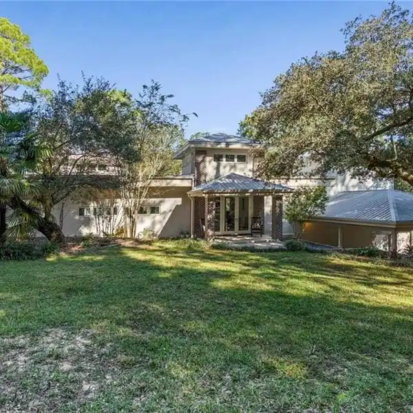 SOPHISTICATED WATERFRONT ESTATE