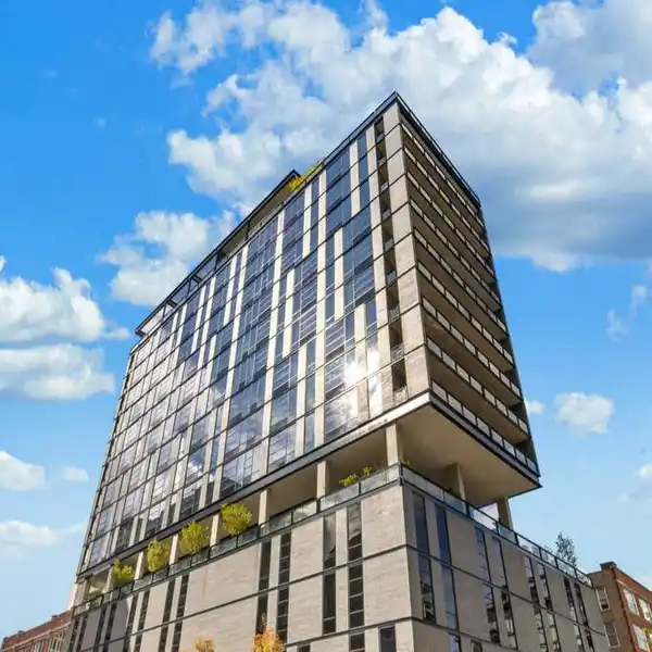 EXQUISITE RESIDENCE IN A BOUTIQUE RIVER NORTH BUILDING