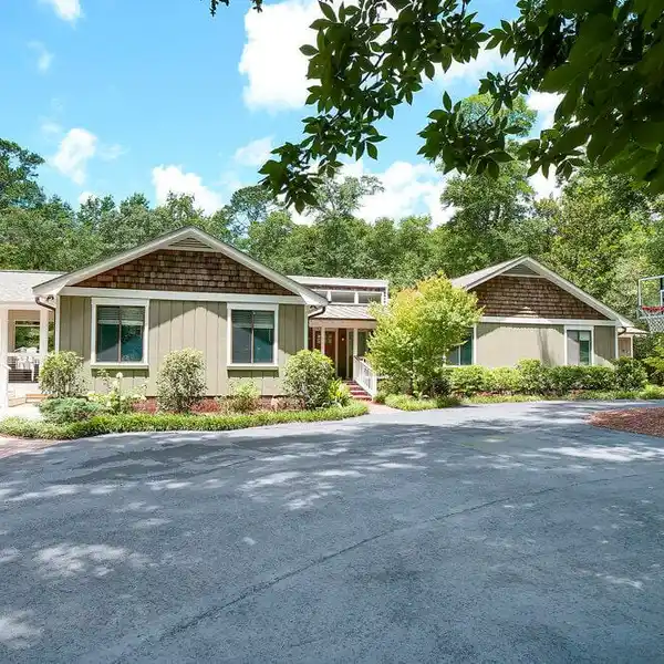 INCREDIBLE OPPORTUNITY IN A SPECIAL LOCATION