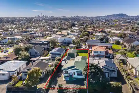 Rare Timeless 1920's Character Bungalow