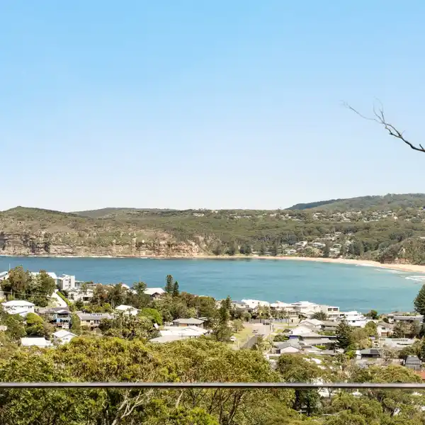 STRESS-FREE LIVING WITH AN ICONIC BACKDROP