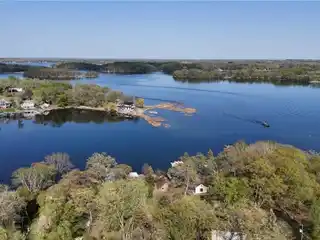 Fantastic View on West Lake Sylvia