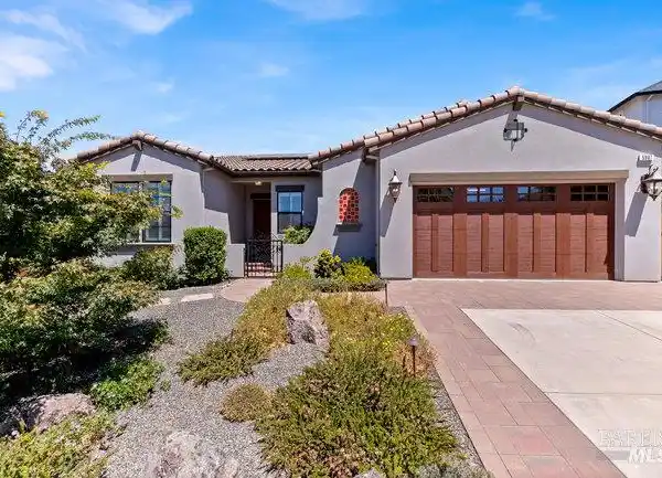 IMPRESSIVE CUSTOM SINGLE-LEVEL RESIDENCE