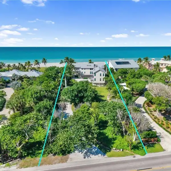 LUSH TROPICAL ESTATE