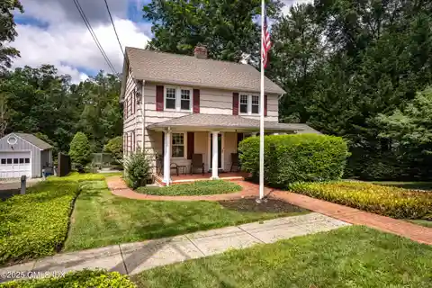 Well-Maintained Colonial in Old Greenwich