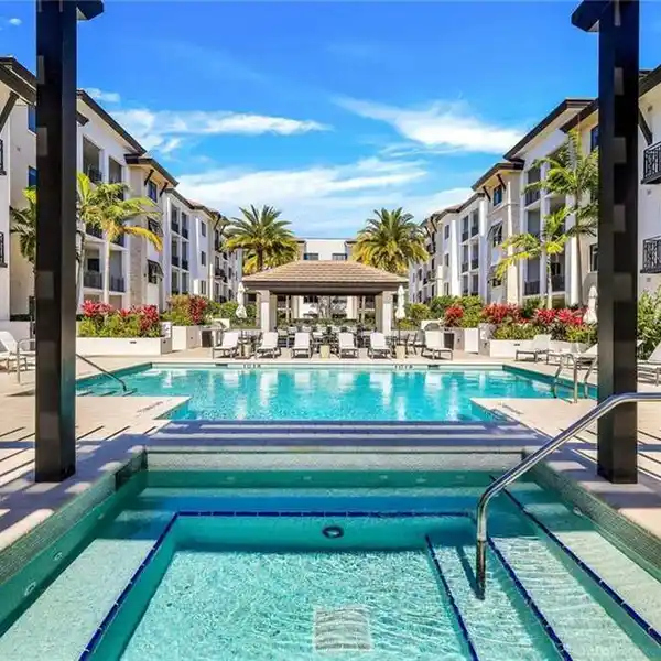 SPECTACULAR PROPERTY AT NAPLES SQUARE