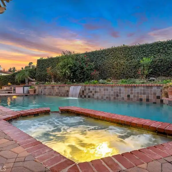 SPRAWLING SINGLE STORY GRANADA HILLS POOL HOME