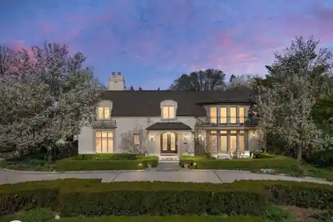 Lakefront Estate with Breathtaking Views