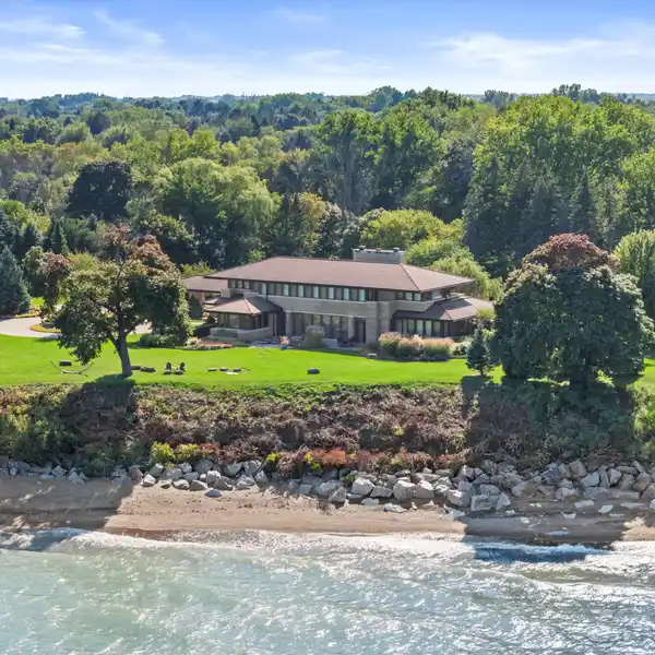 MODERN PRAIRIE STYLE ESTATE ON LAKE MICHIGAN