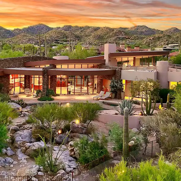 DRAMATIC CONTEMPORARY RESIDENCE DESIGNED BY ACCLAIMED TUCSON ARCHITECT