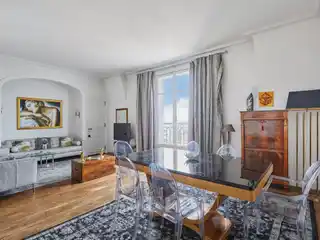 Incredibly Bright Apartment in Elegant Art Deco Building