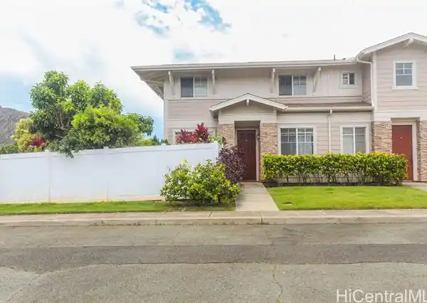 END-UNIT TOWNHOME WITH GOLF VIEWS