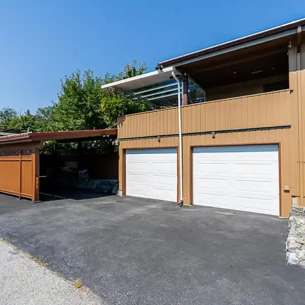 MOVE-IN READY CORNER HOME IN BURNABY NORTH