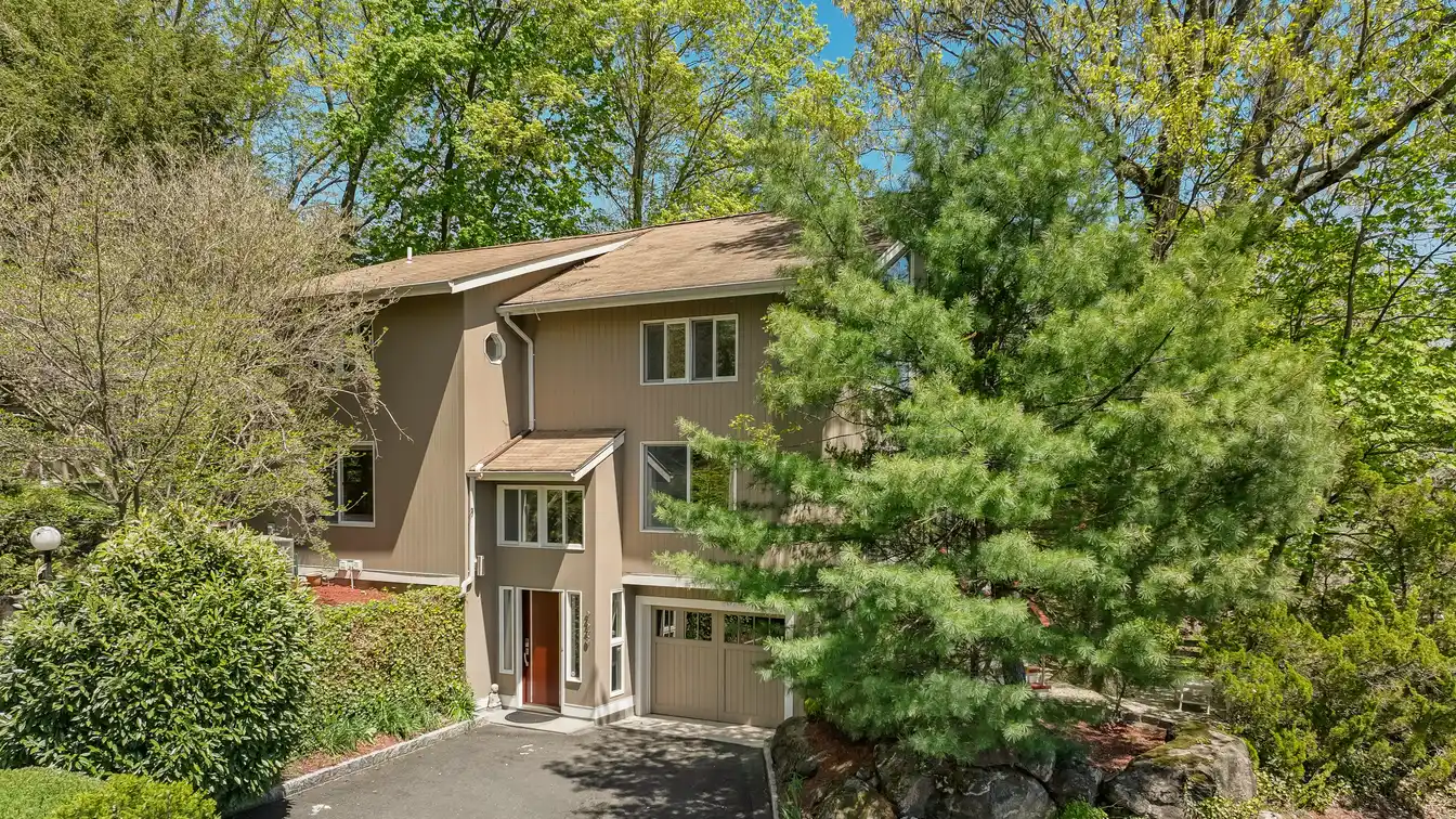 Striking Contemporary with Treetop Views