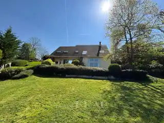 Spacious, Private Villa with Lush Landscaped Grounds