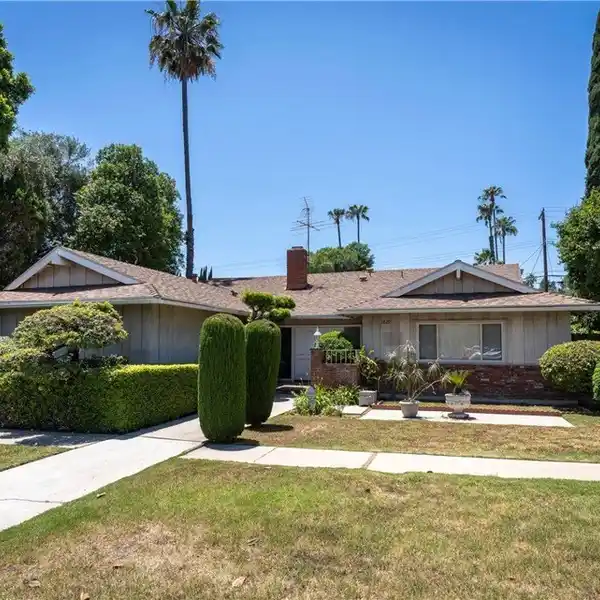 SPACIOUS SINGLE-STORY HOME NORTH OF RINALDI