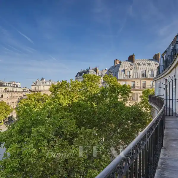 LOVELY RECENTLY RENOVATED APARTMENT