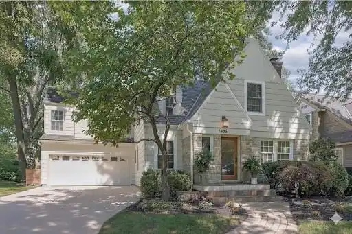 SPACIOUS HOME IN THE SOUGHT-AFTER GOLDEN TRIANGLE