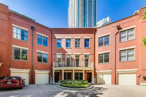 Refined Townhome in Kinzie Park