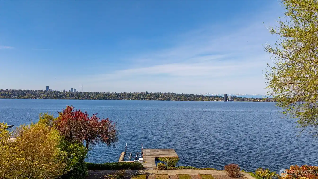 Extraordinary Lake Washington Retreat