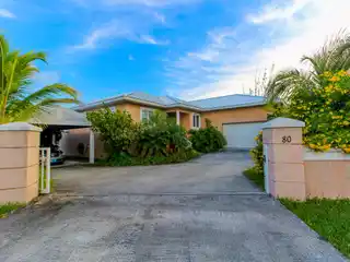 Gorgeous Canalfront Home Perfect for Quality Time with Family
