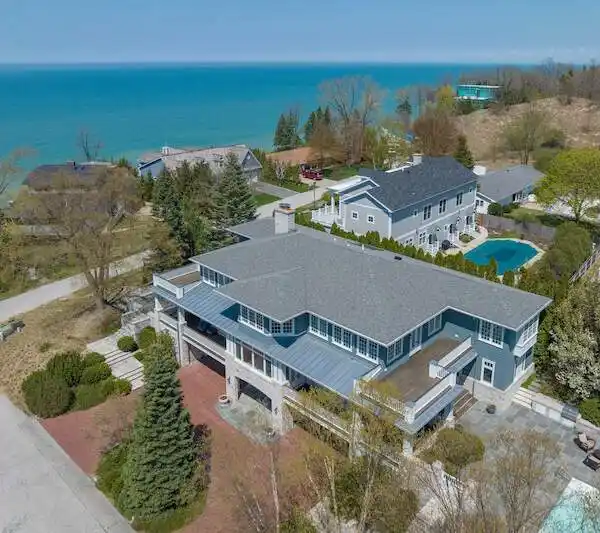 LUXURIOUS LIVING WITH BREATHTAKING NATURAL BEAUTY