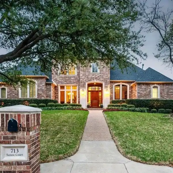IMMACULATELY MAINTAINED EXECUTIVE HOME