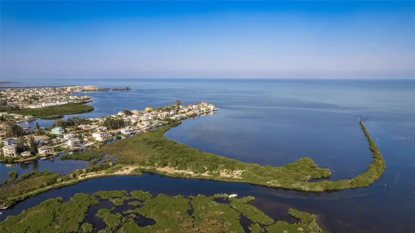 Private and Expansive Gulf Acreage